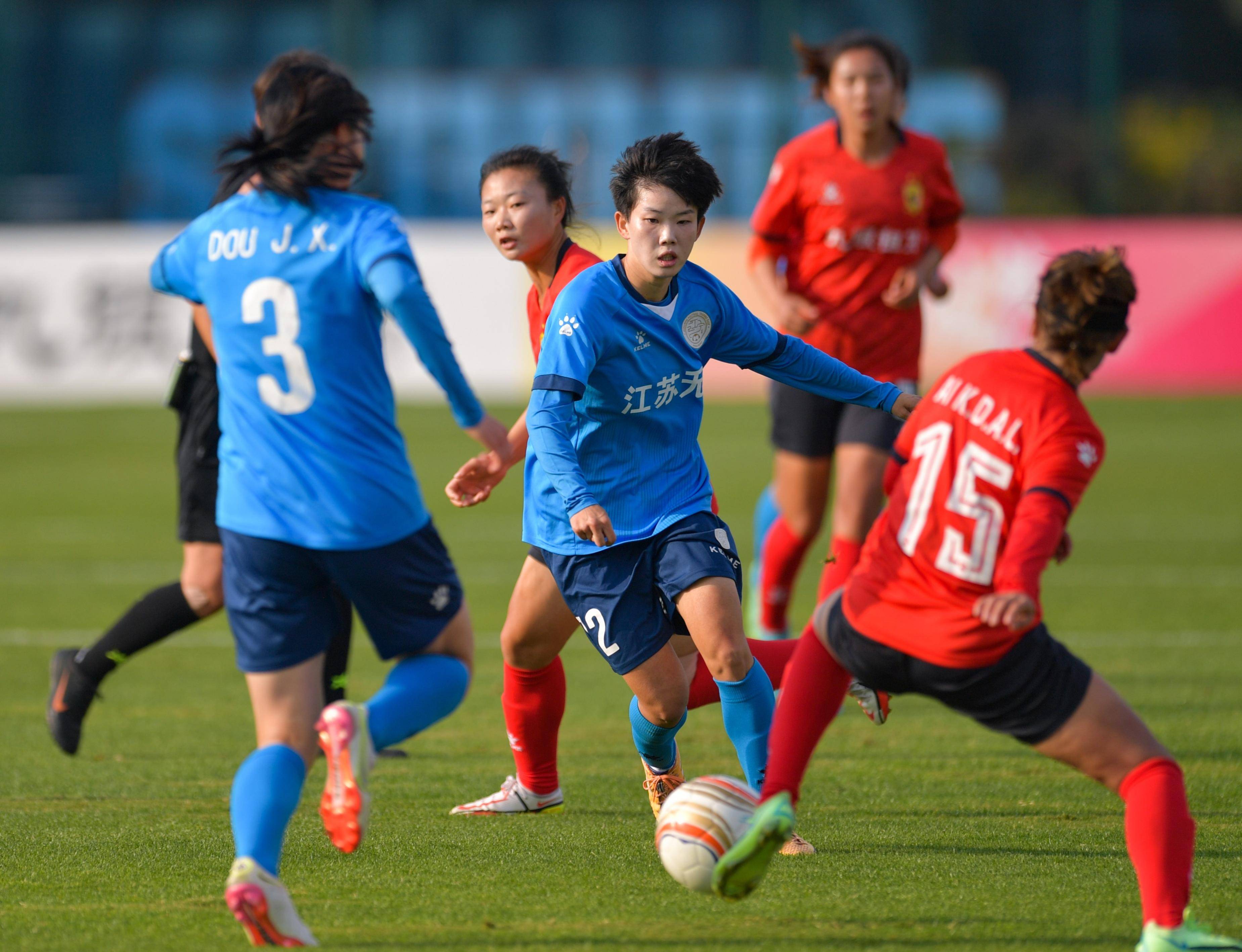 女足教练组调整,提升战术应对能力 女足教练组调整,提升战术应对能力