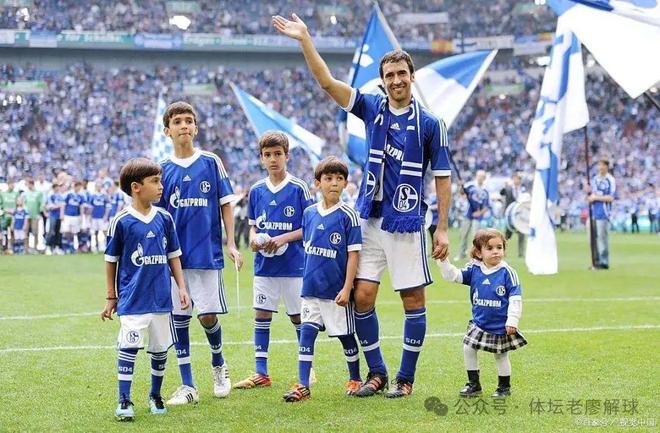 沙尔克球员受伤退赛,对球队士气产生影响 沙尔克球员受伤退赛,对球队士气产生影响