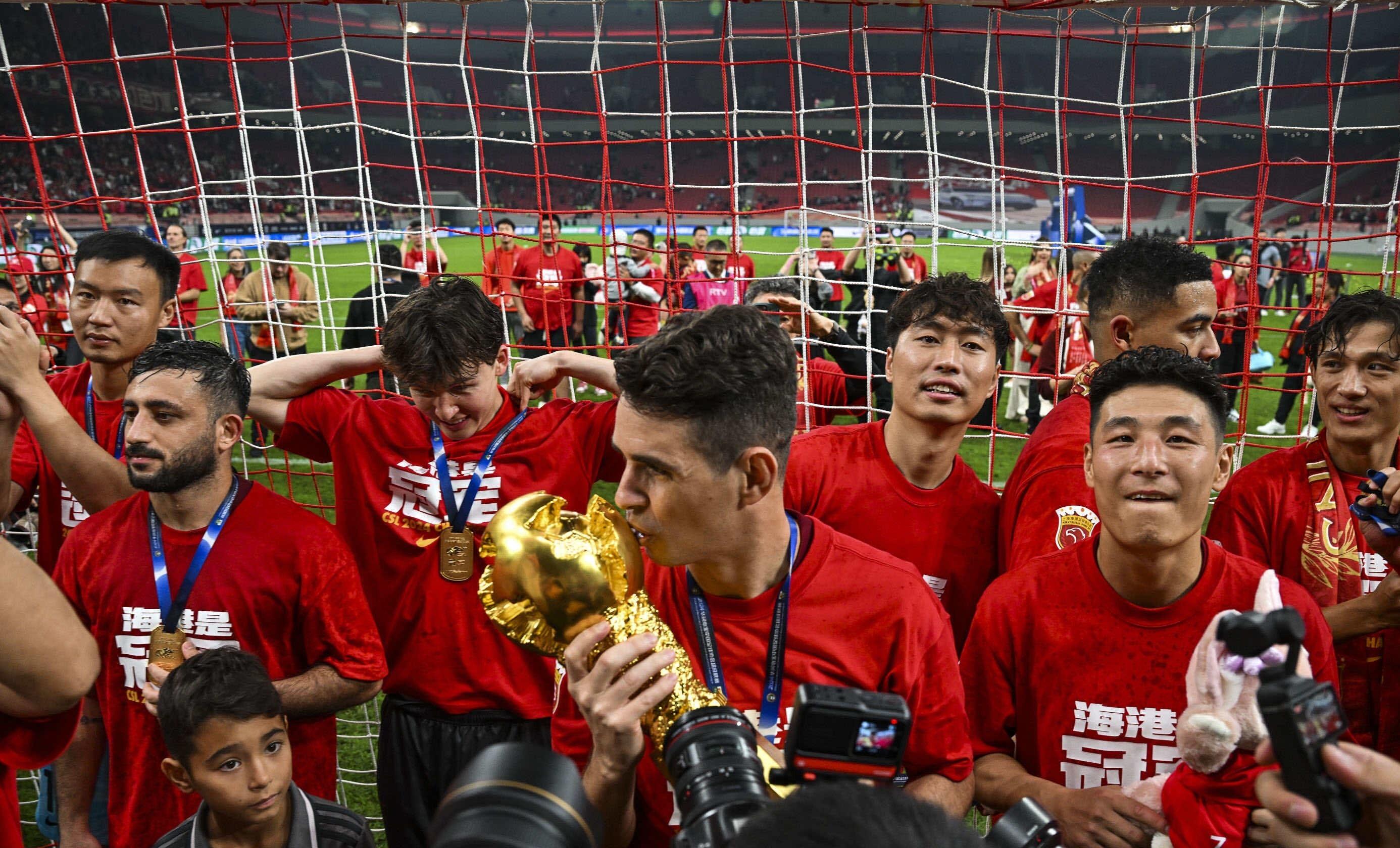 中超比赛中球员们将拼尽全力争取胜利