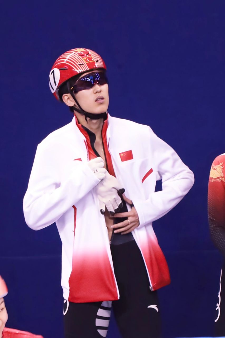 运动员们积极备战，展现出色表现