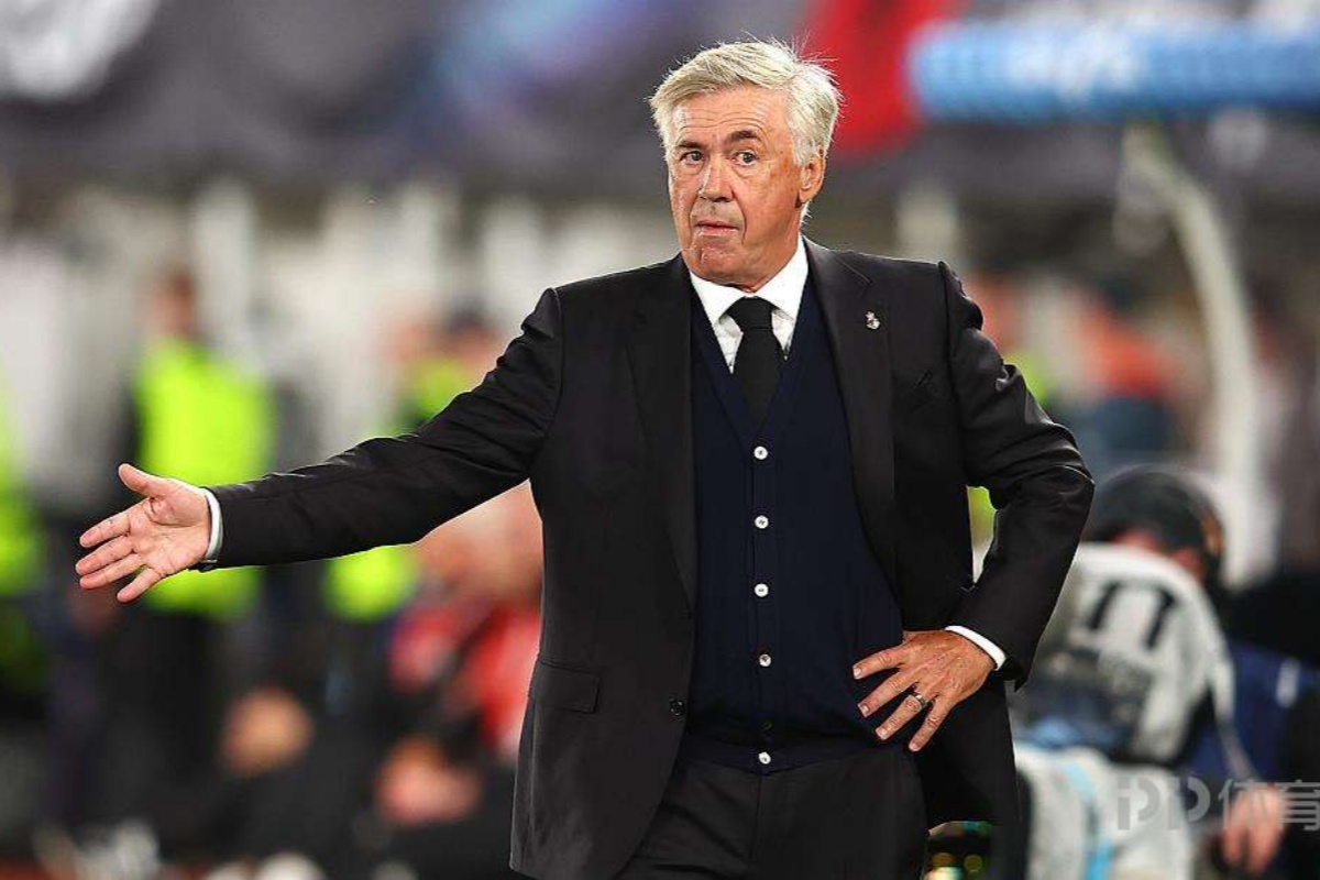 足球传奇球员访问意大利联赛，传授经验