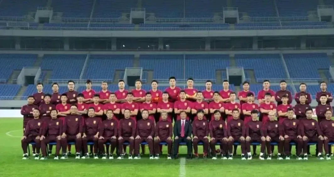 关于申花中场韦世豪入选国足集训名单的信息 关于申花中场韦世豪入选国足集训名单的信息