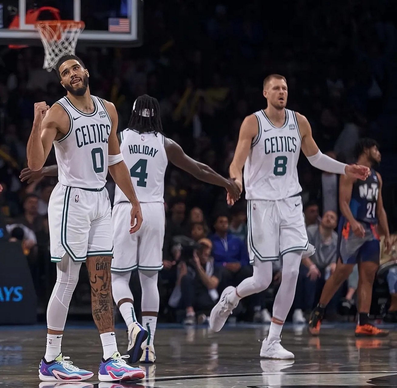 包含吉林队轻取辽宁队，塔图姆统治全场的词条