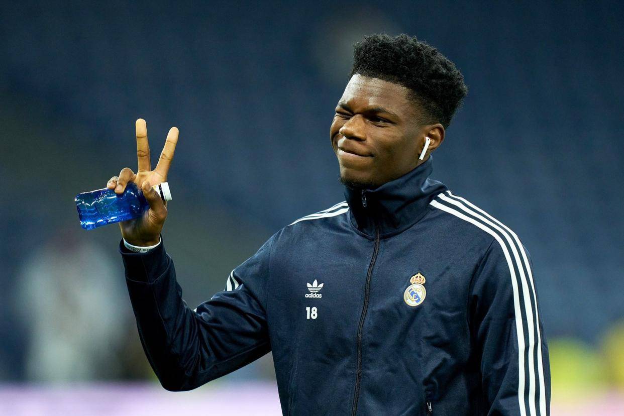 曼联绝杀瑞士，楚阿梅尼关键制胜