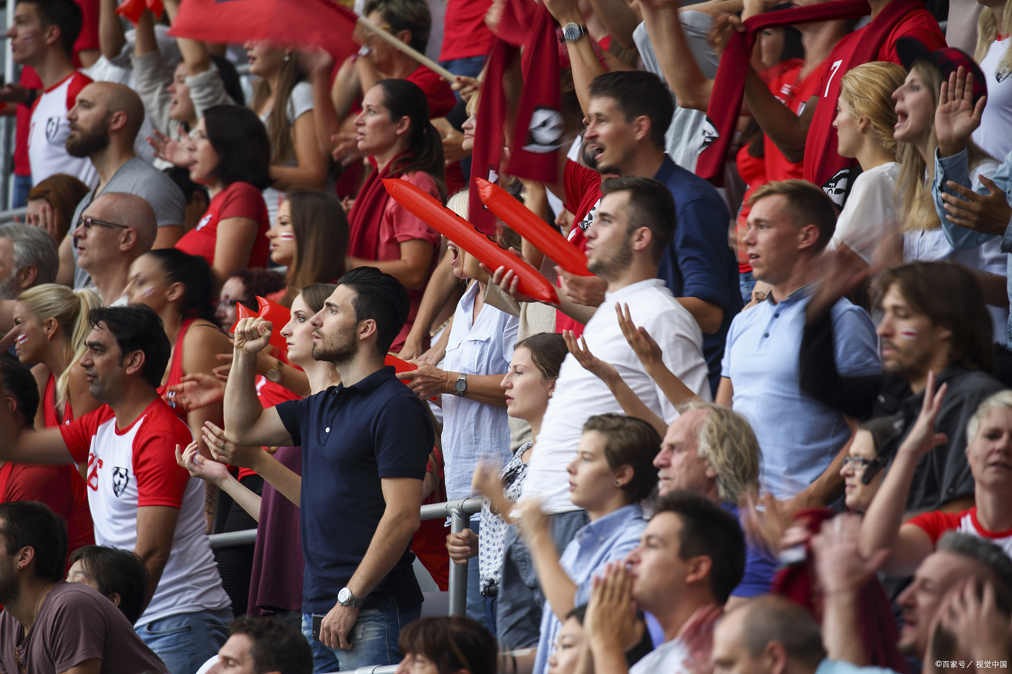 足球比赛带给全球各地人们无限欢乐 足球比赛带给全球各地人们无限欢乐