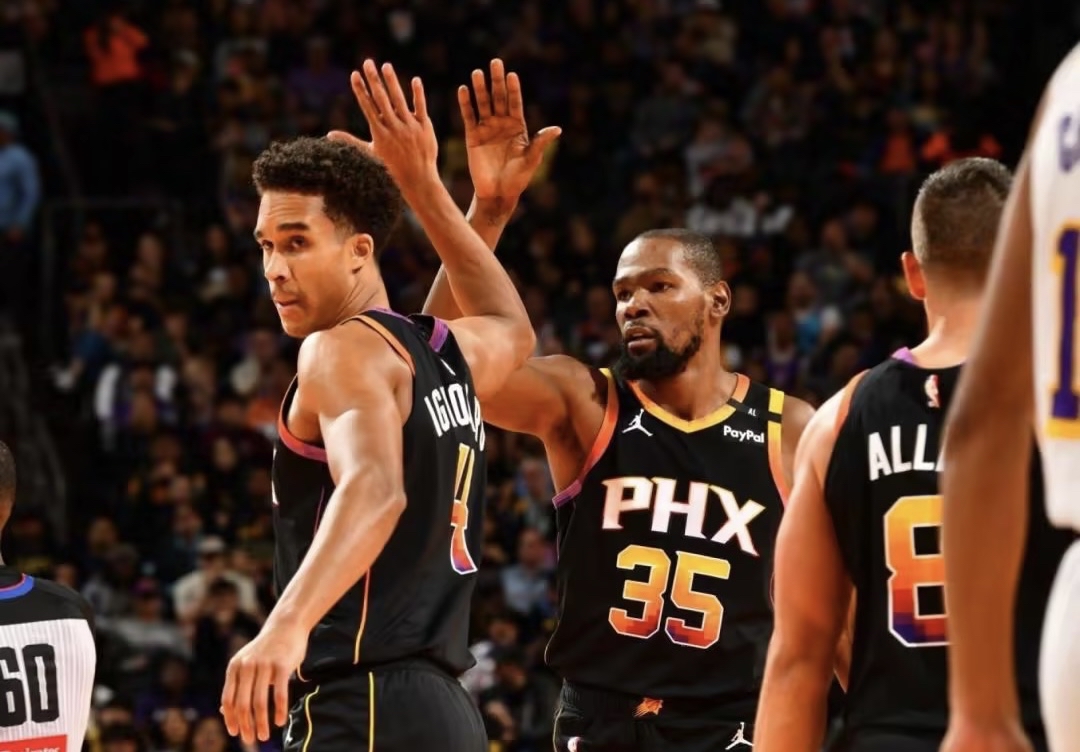 新秀表现抢眼，太阳队不敌活塞队的简单介绍