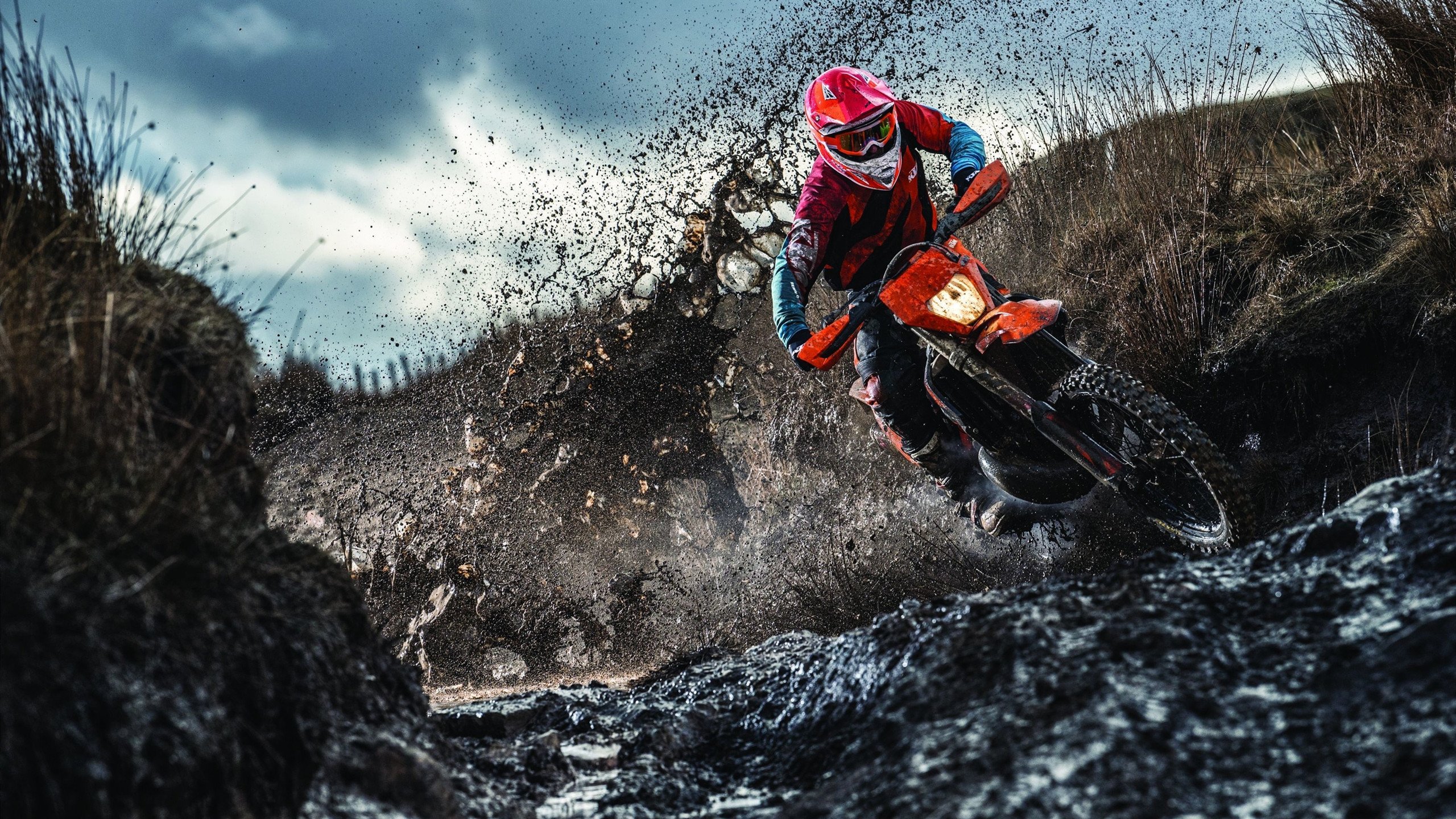 当亚平宁的绿茵遇见天山下的篮筐,一场跨越时空的焦点战